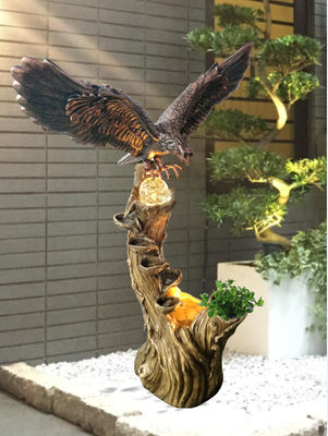 Fontaines d'eau extérieures animales de rotation d'Eagle de boule fournisseur