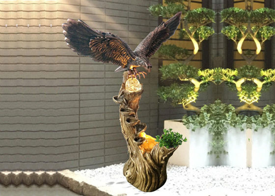 Fontaines d'eau extérieures animales de rotation d'Eagle de boule fournisseur